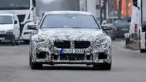 Foto spia BMW M2 Coupe 2023 con meno mimetizzazione