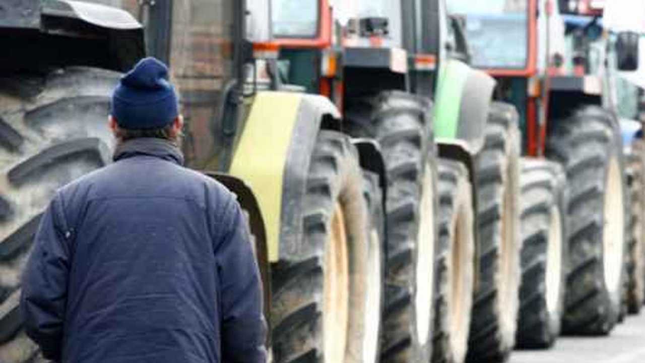 Guerra Ukraina: dal carro armato rubato dal trattore alla crisi agricola