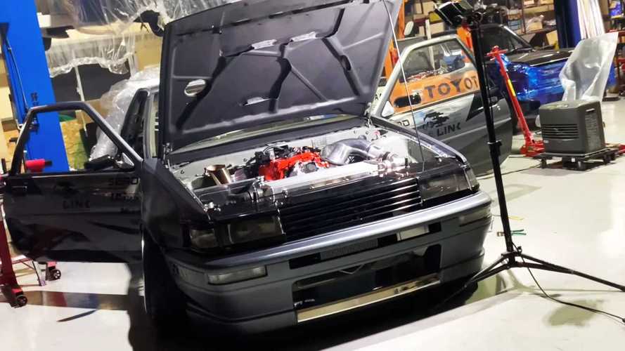 Un preparador japonés pone el motor del GR Yaris en un Toyota AE86