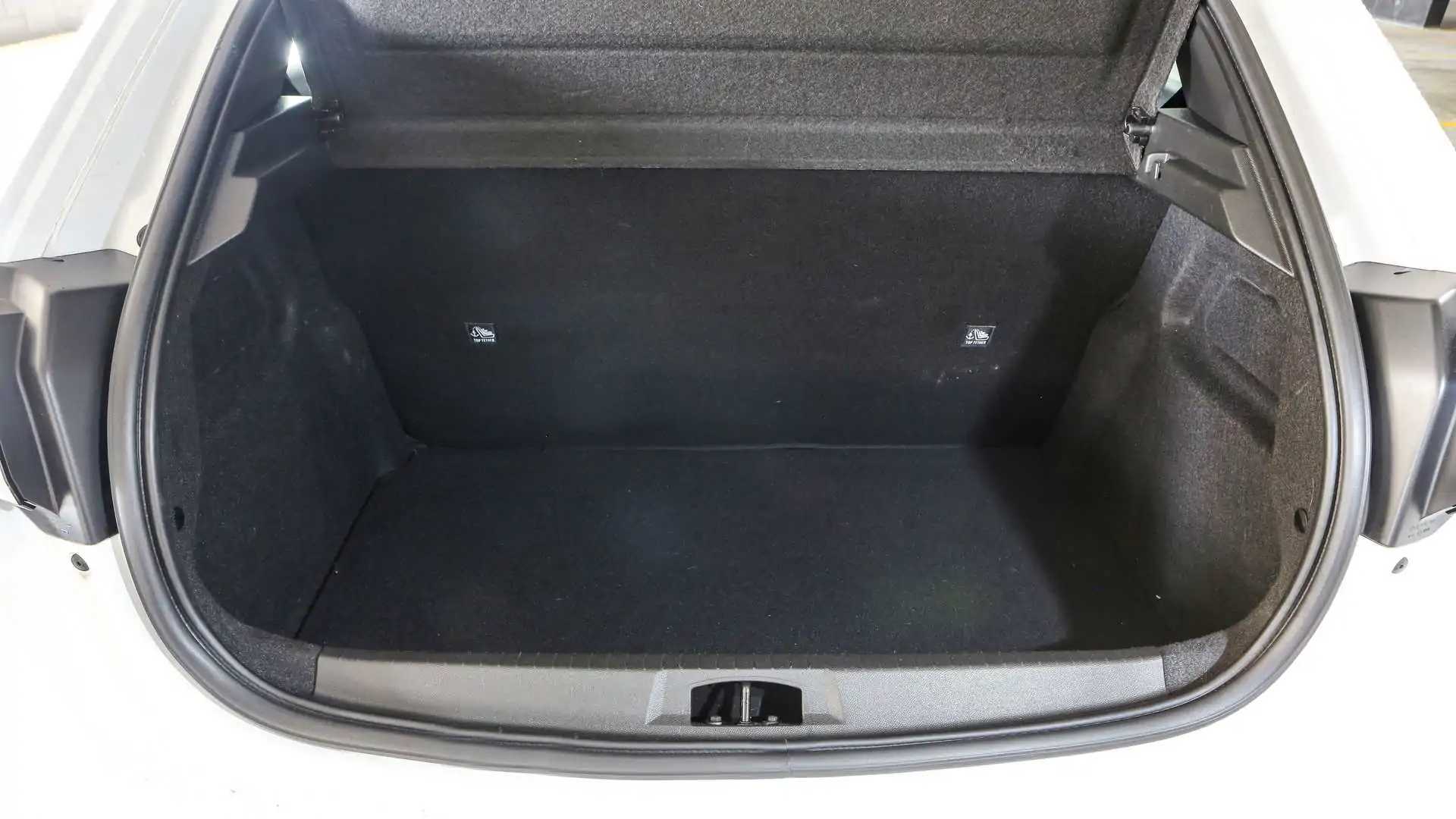 Teste Peugeot 208 Like manual: Um dos poucos, mas muito bom