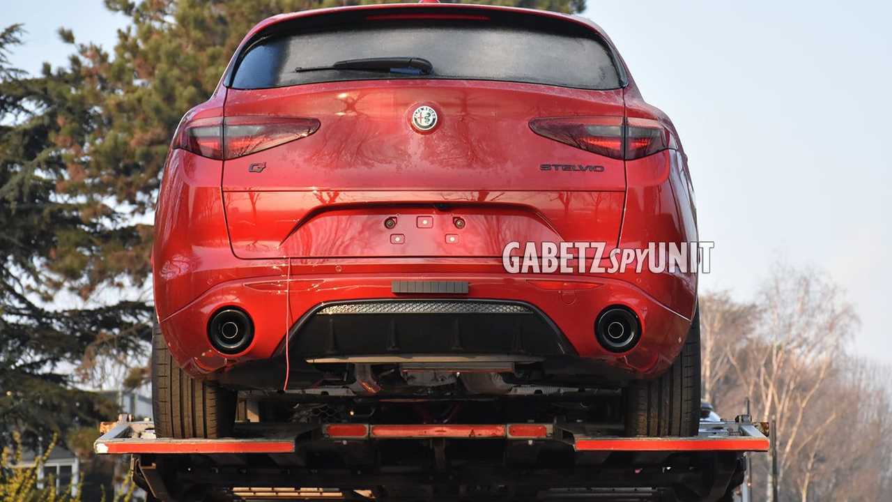 2023 Alfa Romeo Stelvio Estrema spy photo