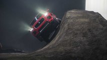 La Jaguar E-Pace impegnata nel salto in lungo avvitato