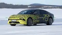Der Prototyp der elektrischen Lotus-Limousine wird bei kaltem Wetter getestet