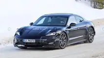 Porsche Taycan restyling, le foto spia delle diverse varianti
