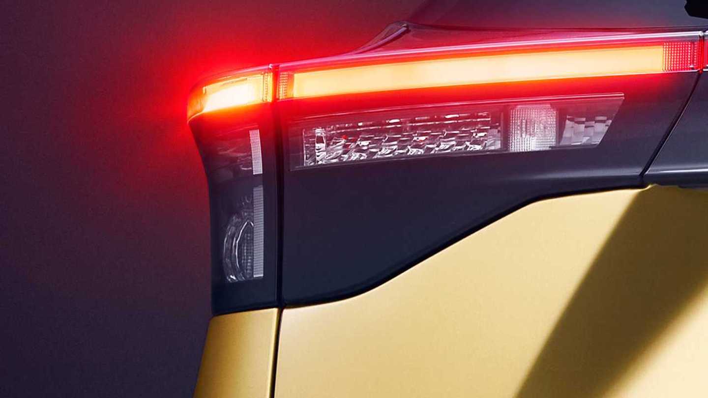 Toyota Yaris Vs Yaris Cross What Changes Between Car And Crossover?