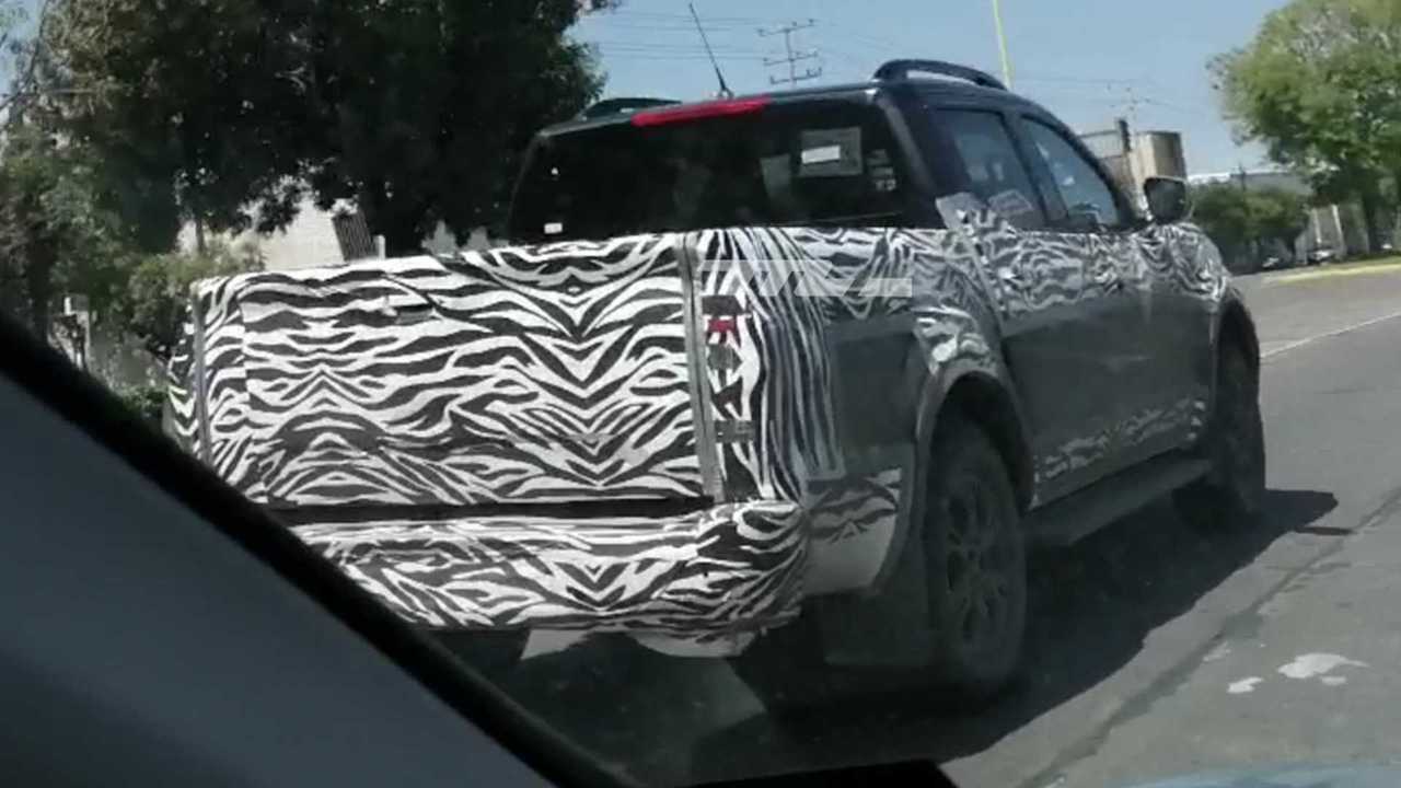 Nissan Frontier 2021 - Flagra no México