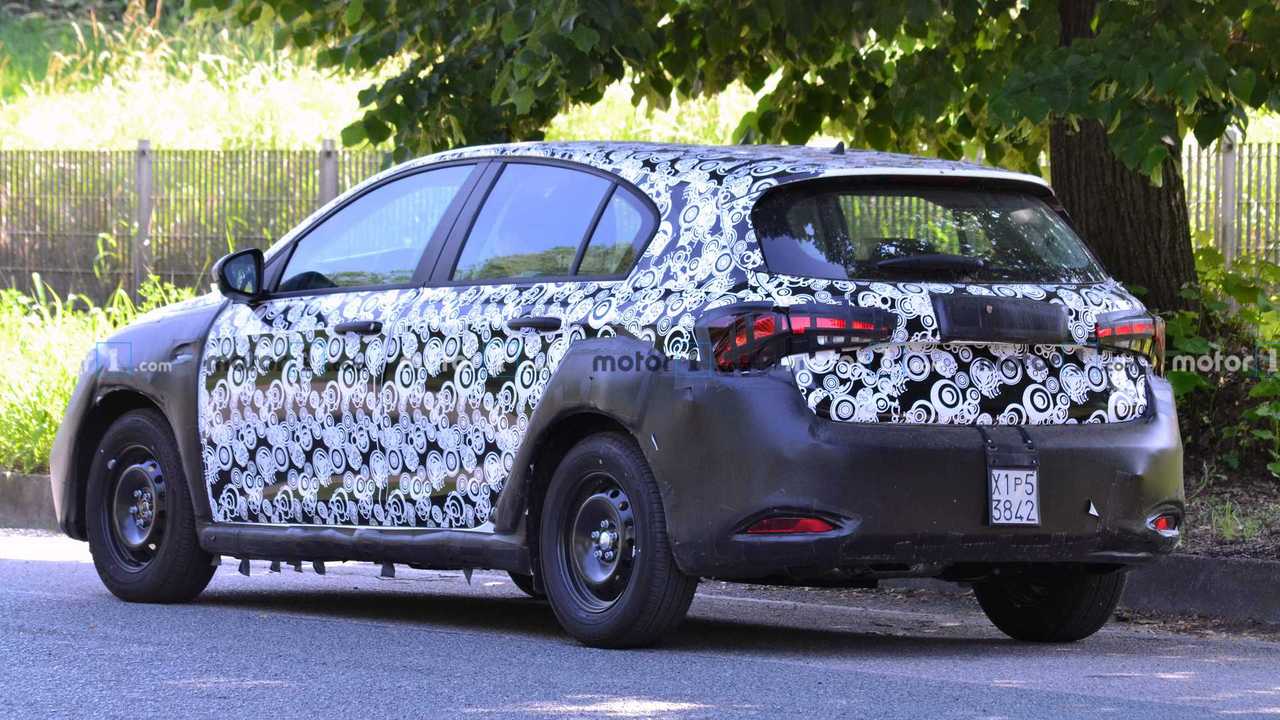 Fiat Tipo Cross, le foto spia
