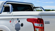 Mitsubishi L200 Over Rock