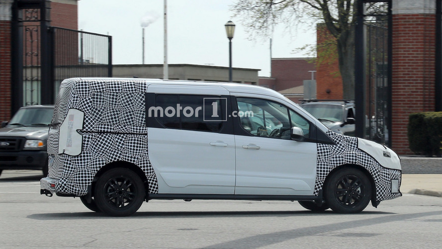 Makyajlı Ford Transit Connect casus fotoğrafları