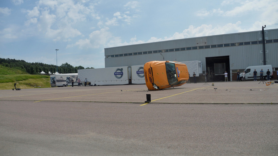 Volvo XC60 crash test images