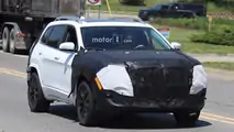 2018 Jeep Cherokee spy photo