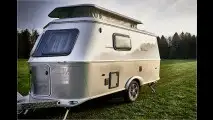 Neue Wohnmobile, neue Wohnwagen