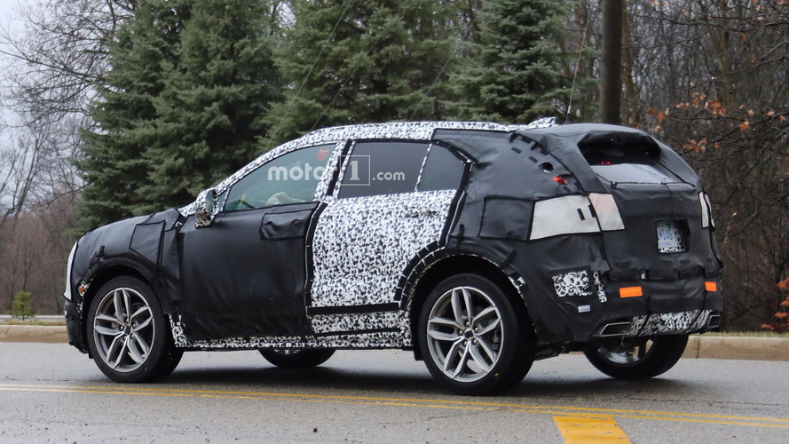 2019 Cadillac XT4 spy photo