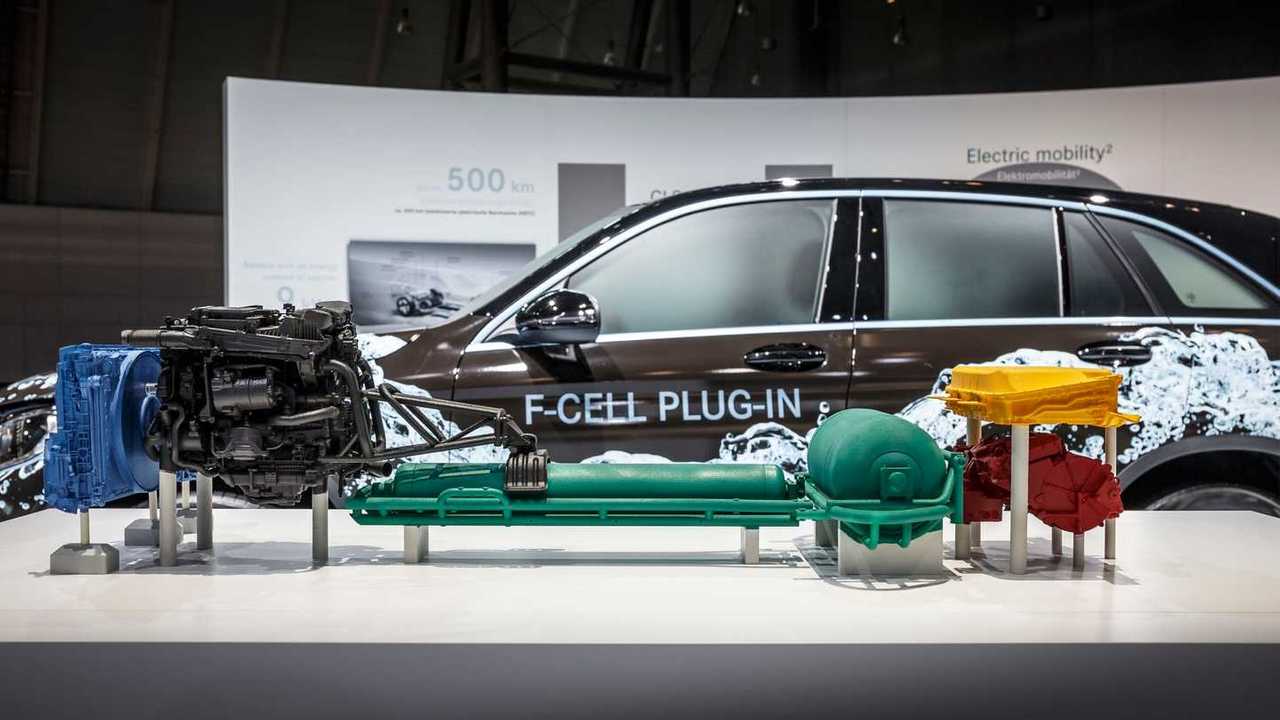 The drive system of the Mercedes-Benz GLC F-CELL. The next generation Mercedes-Benz fuel cell electric vehicle will use F-CELL PLUG-IN technology.
