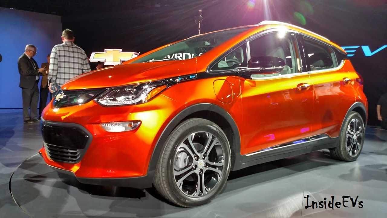 <strong>2017 Chevrolet Bolt EV</strong> (full specs/gallery <a href=