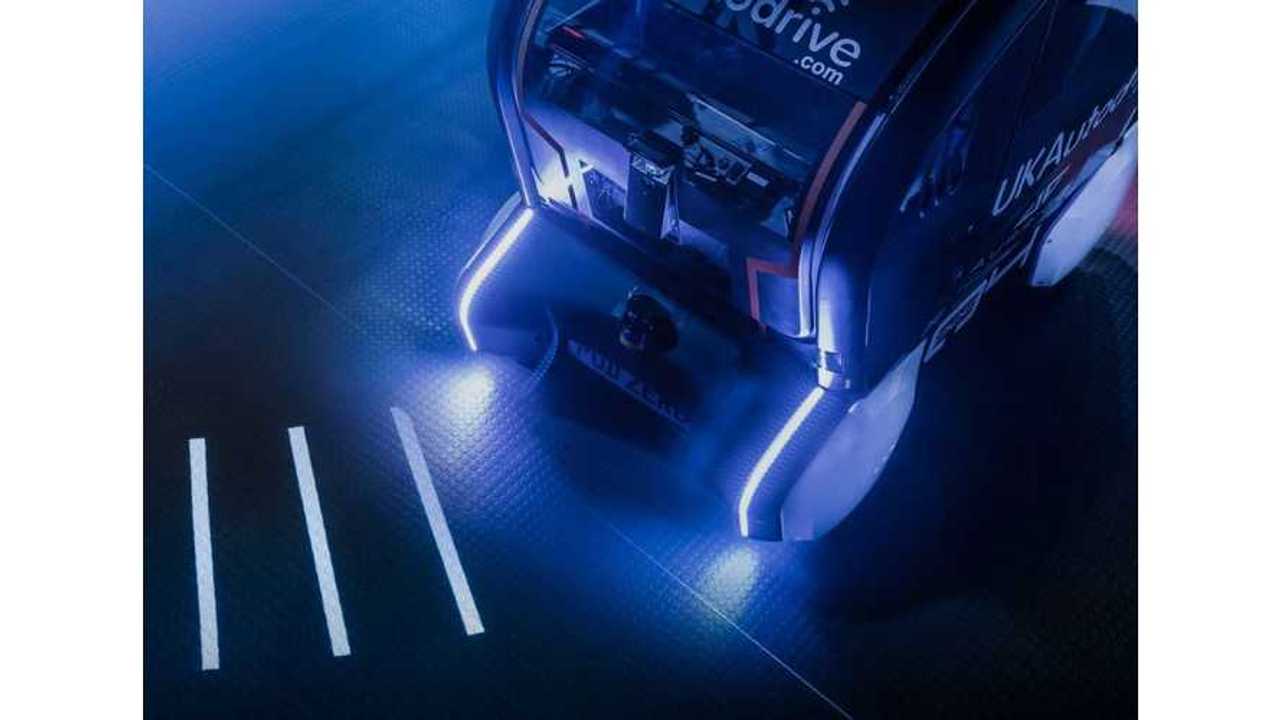 Jaguar Driverless Electric Pods Broadcast Their Moves