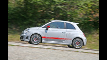 Al volante della Fiat 500 Abarth
