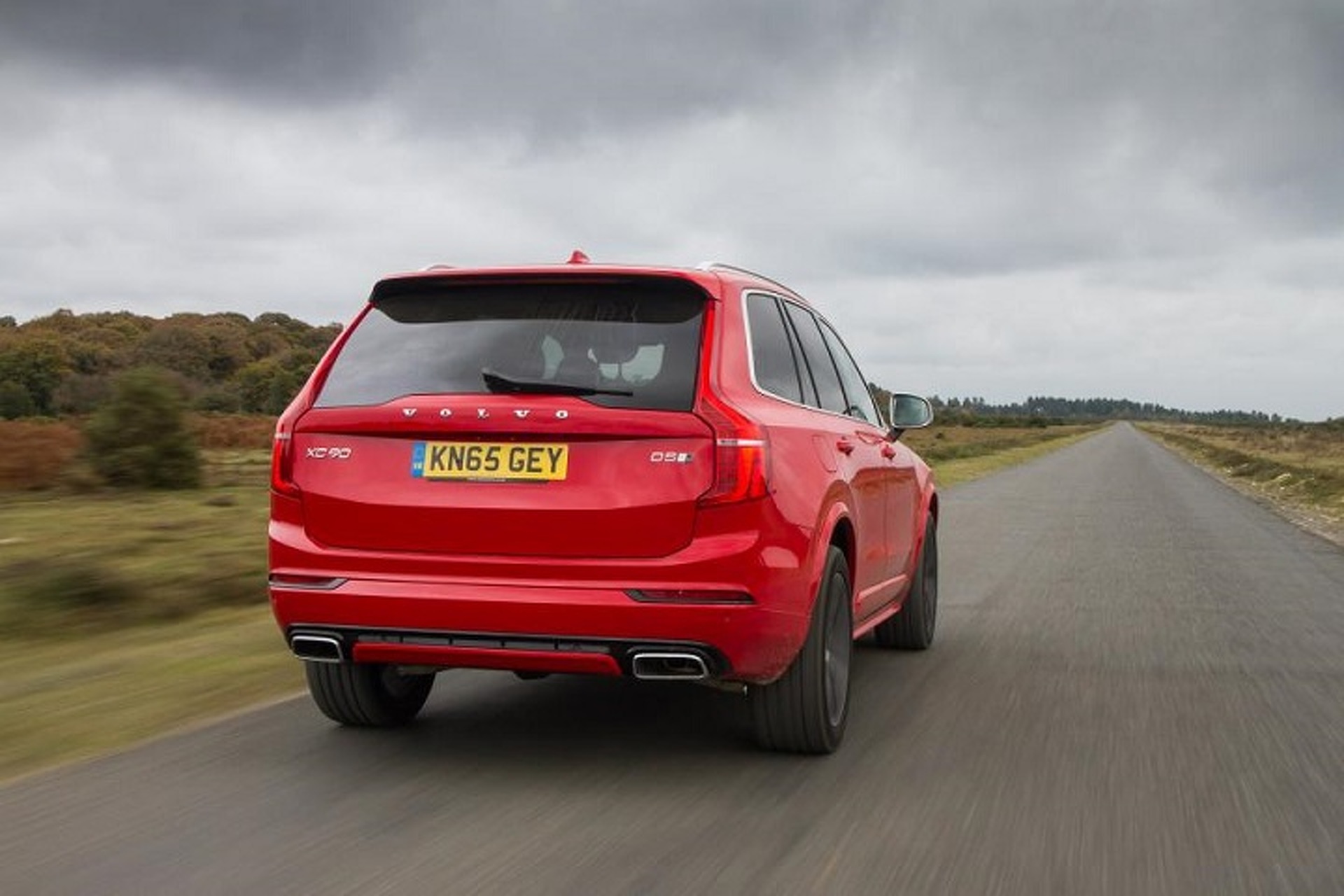 Take a Good Look at the New Volvo XC90 R-Design