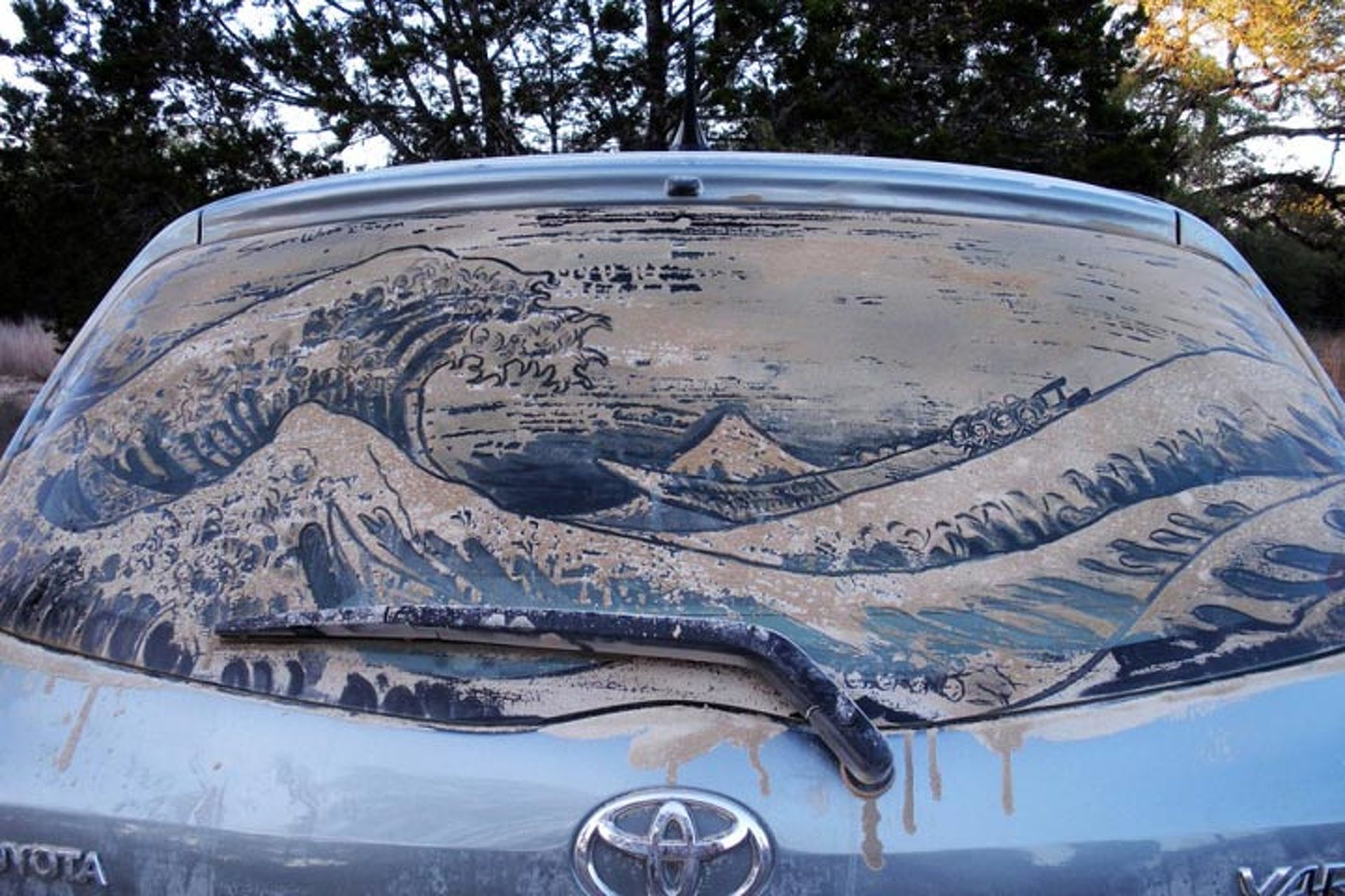 Texas Man Turns Dirty Car Windows into Art