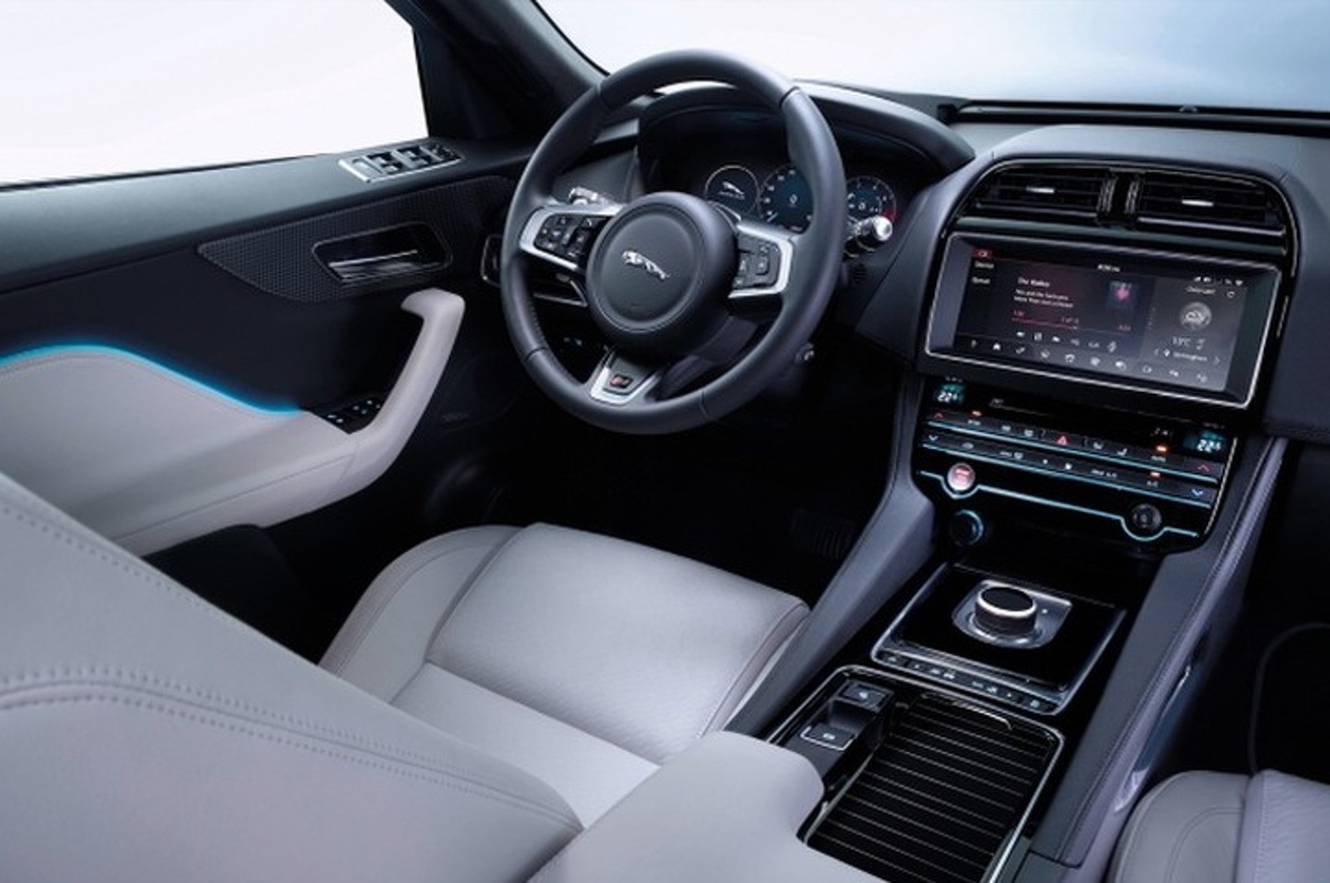 8 Things You Need to Know About Jaguar's New Record-Breaking SUV