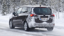 Opel Zafira Facelift spy photo