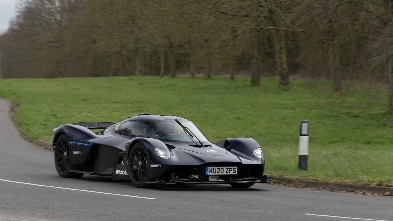 Aston Martin Valkyrie, pruebas en carretera abierta