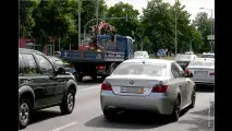 Innerorts: Muss man grundsätzlich immer rechts fahren?