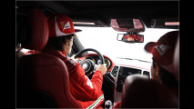 Ferrari-rotes Renn-SUV