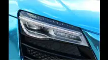 Breitbau-Bolide in Baby-Blau