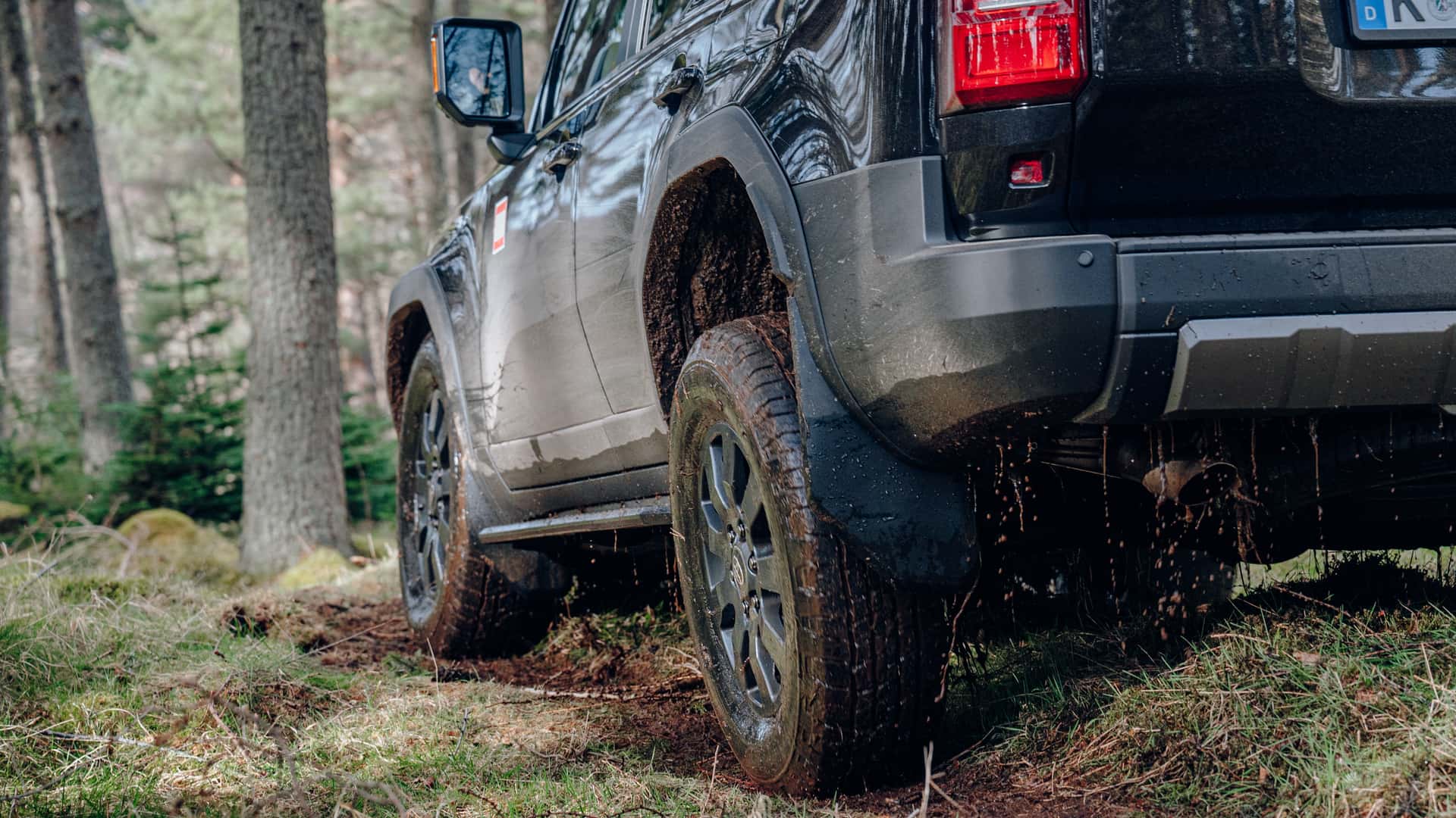 https://cdn.motor1.com/images/mgl/P30JP4/s1/toyota-land-cruiser-2024.jpg