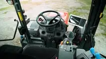Kubota: trattore M 6-142 e aratro pentavomere in risaia