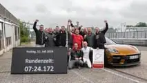 Le modèle hybride V8 Porsche Panamera Turbo établit un record au Nürburgring