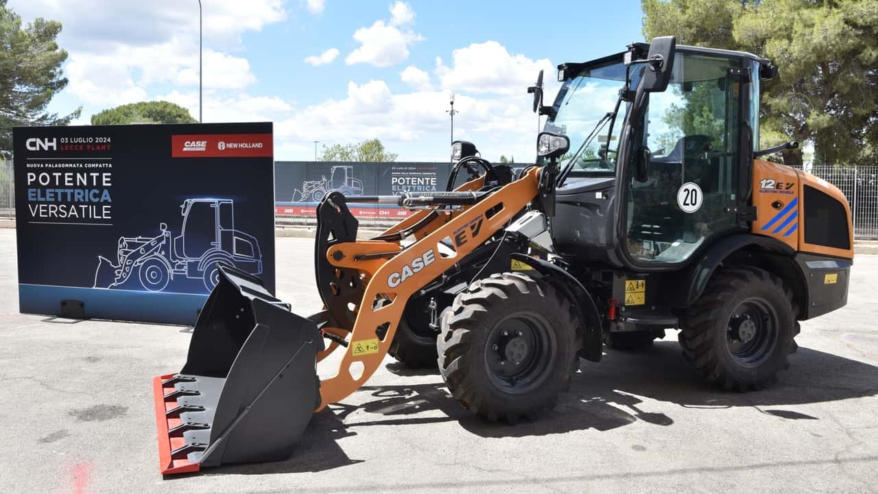 CNH e New Holland: la pala gommata compatta elettrica a Lecce