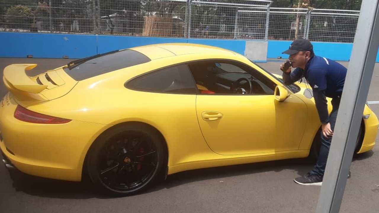 Salah satu Porsche milik customer yang digeber di Sirkuit Jakarta E-Prix Ancol