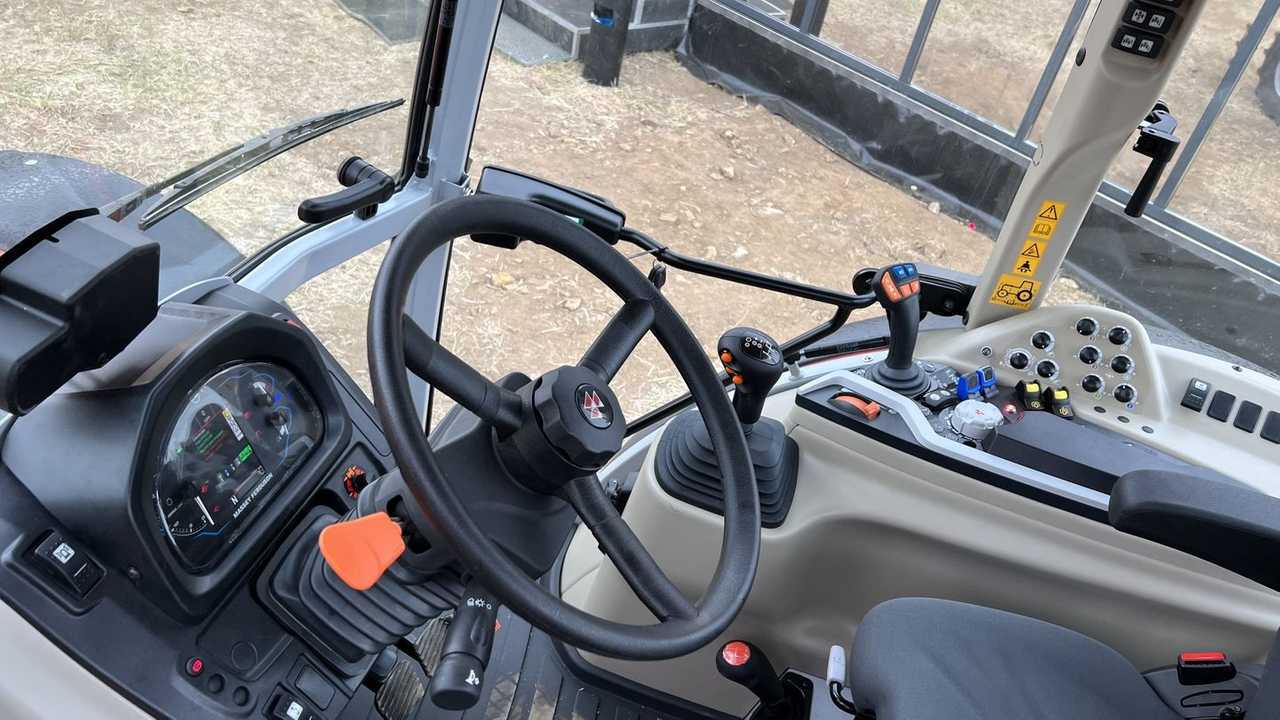 Trattori Massey Ferguson serie MF 3 Speciali