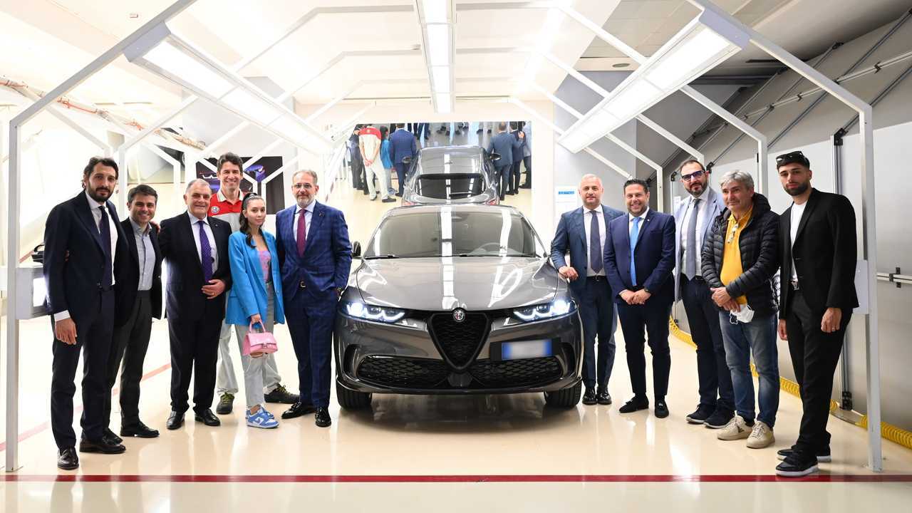 Alfa Romeo Tonale, le consegne dei primi 3 esemplari