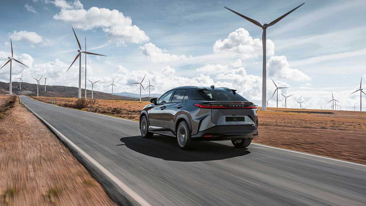 Lexus RZ 450e 2022 presentación estática