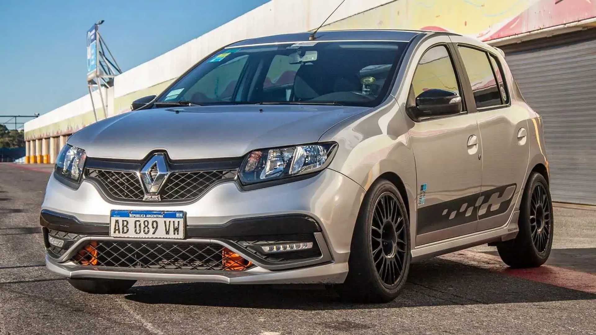 En el box del Ranking Motor1 Renault Sandero RS "Grapsas Competición"