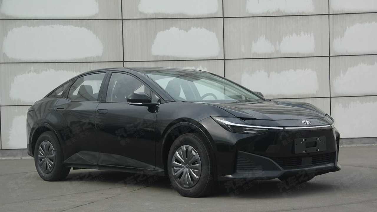 Toyota Corolla Sedan dimensions, boot space and electrification