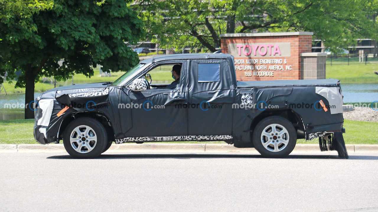 Nuova Toyota Tacoma Con Tundra Body Spy Shots