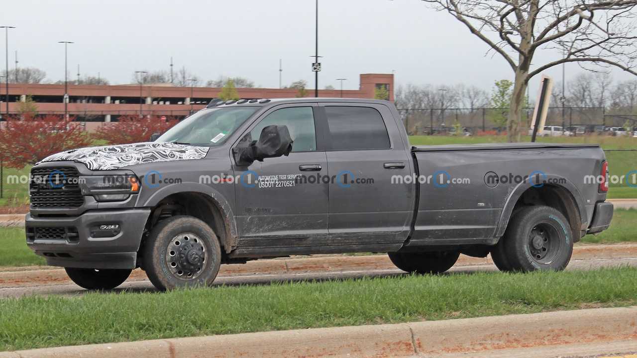 Ram 3500 HD Dually 2023 Spy Photo