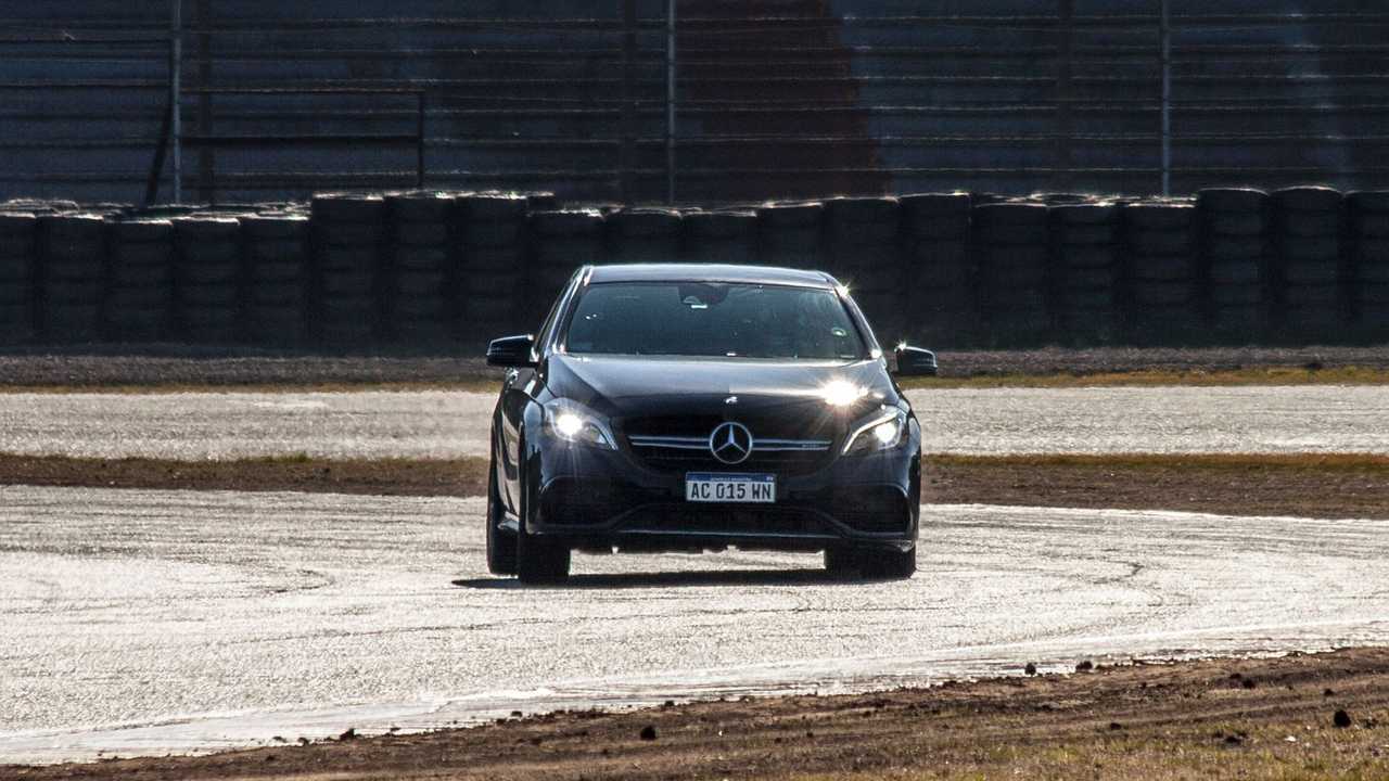 005397_HernandoPollicelli_AMG A45_Pista
