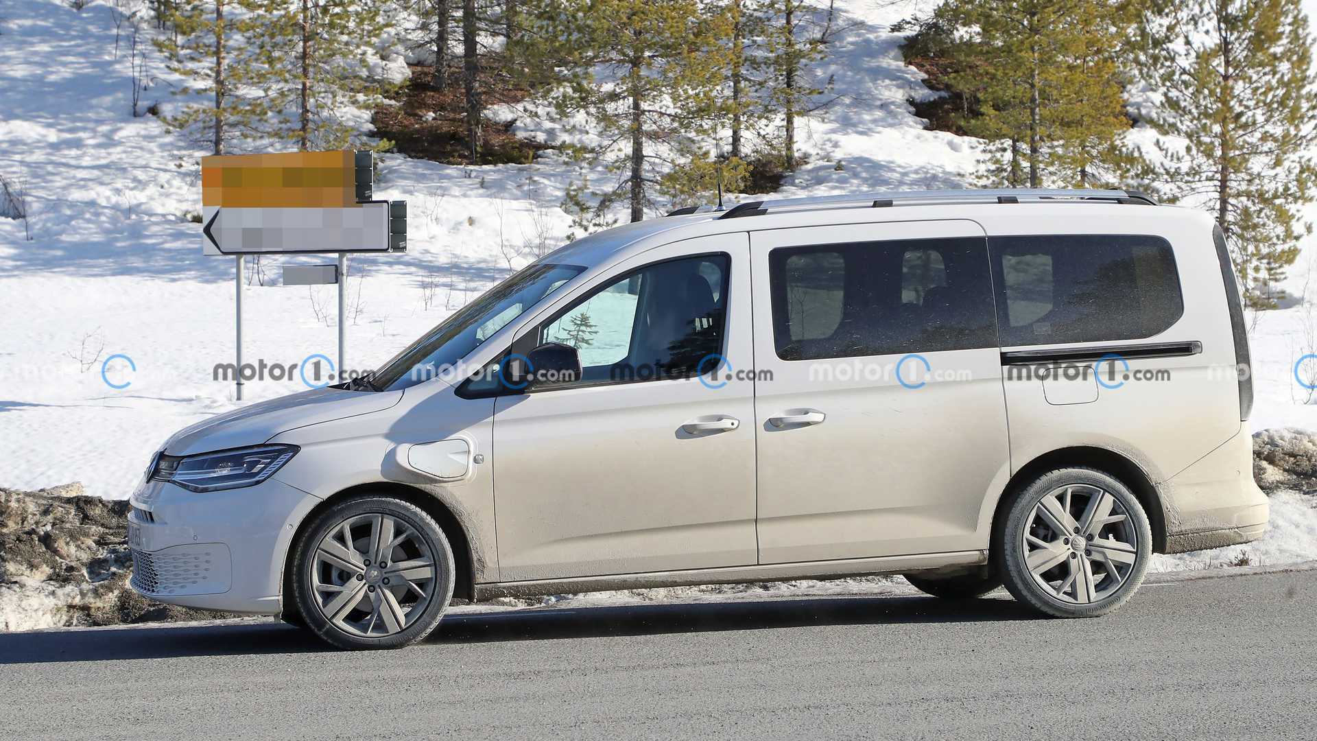 vw-caddy-ehybrid-13.jpg