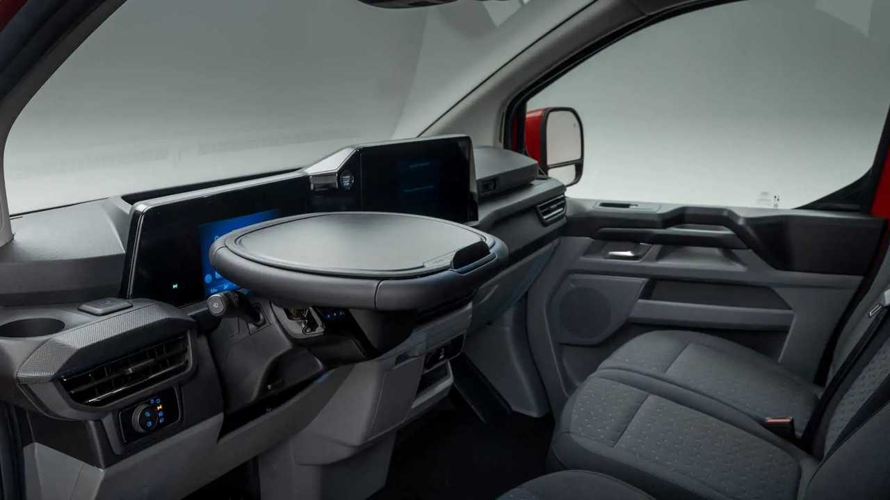 Ford Transit Custom 2023, il volante che diventa piano d'appoggio