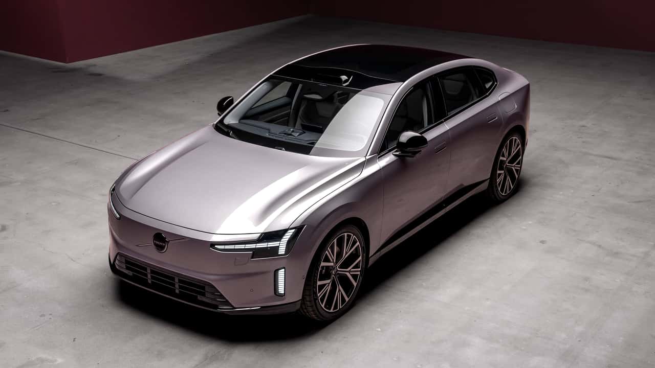 Volvo ES90 (2025): anteprima mondiale della berlina elettrica