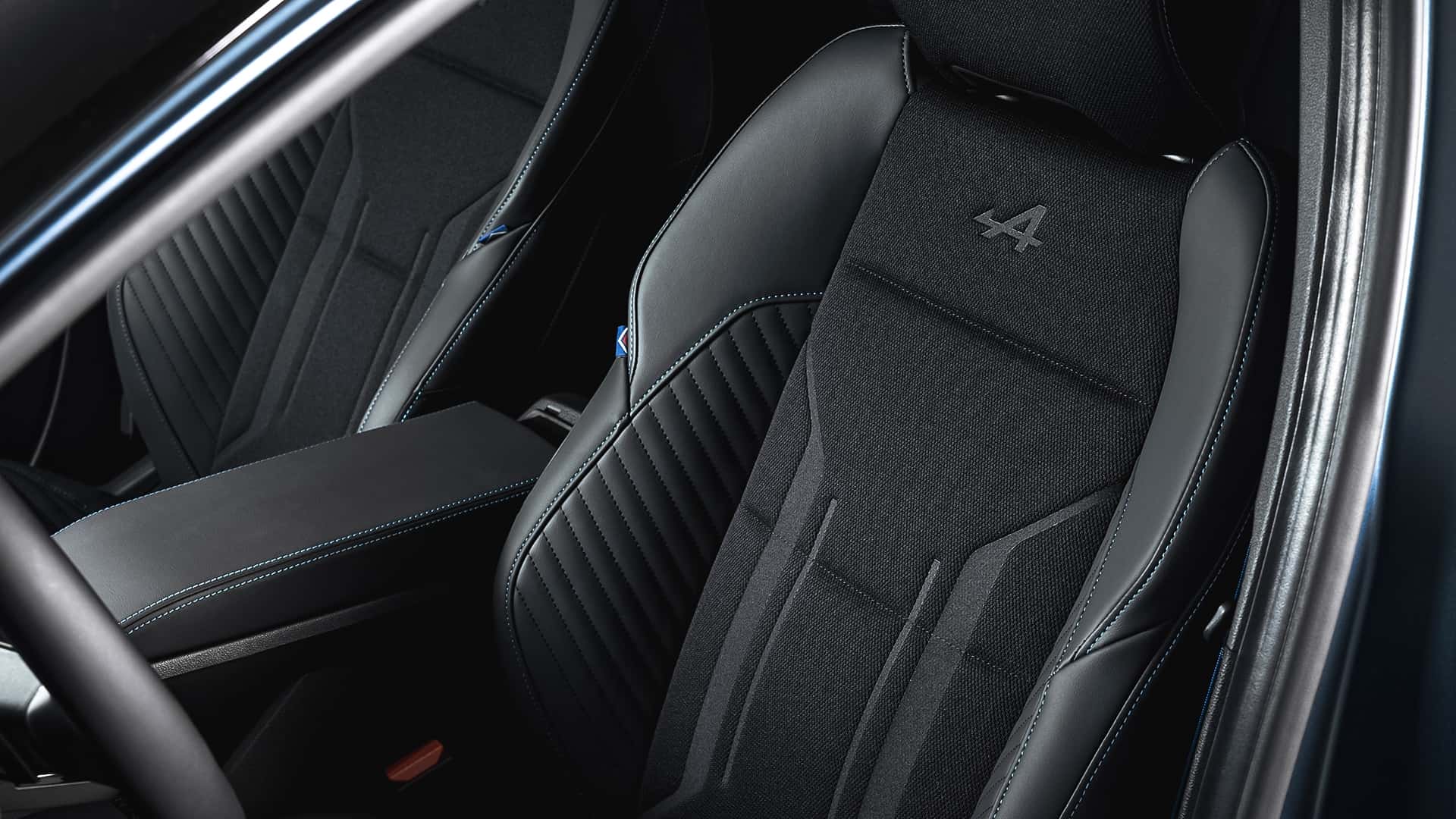 https://cdn.motor1.com/images/mgl/P3B7YL/s1/renault-megane-e-tech-2026.jpg