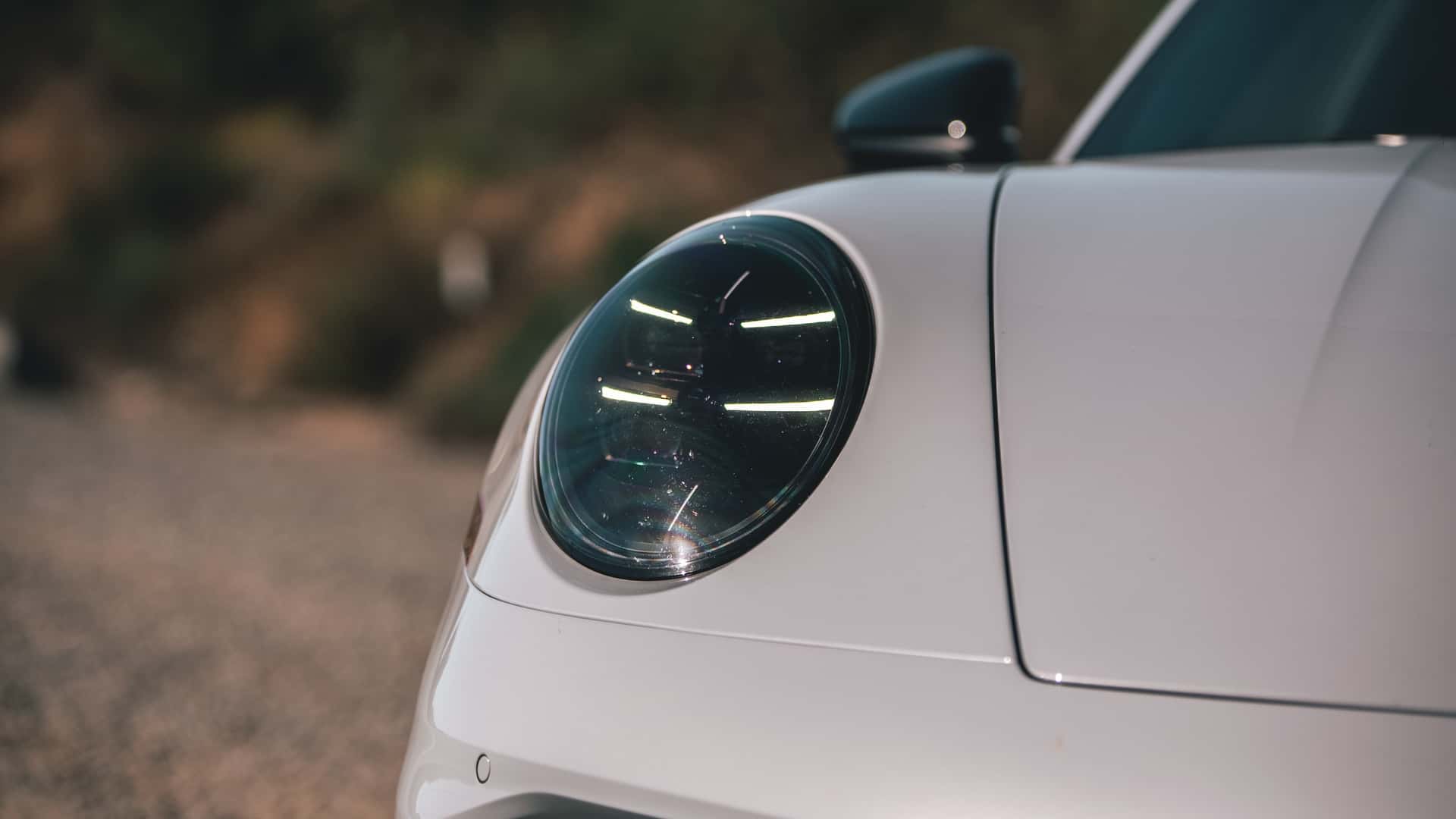 https://cdn.motor1.com/images/mgl/P3B8m2/s1/2026-porsche-911-carrera-t-review.jpg