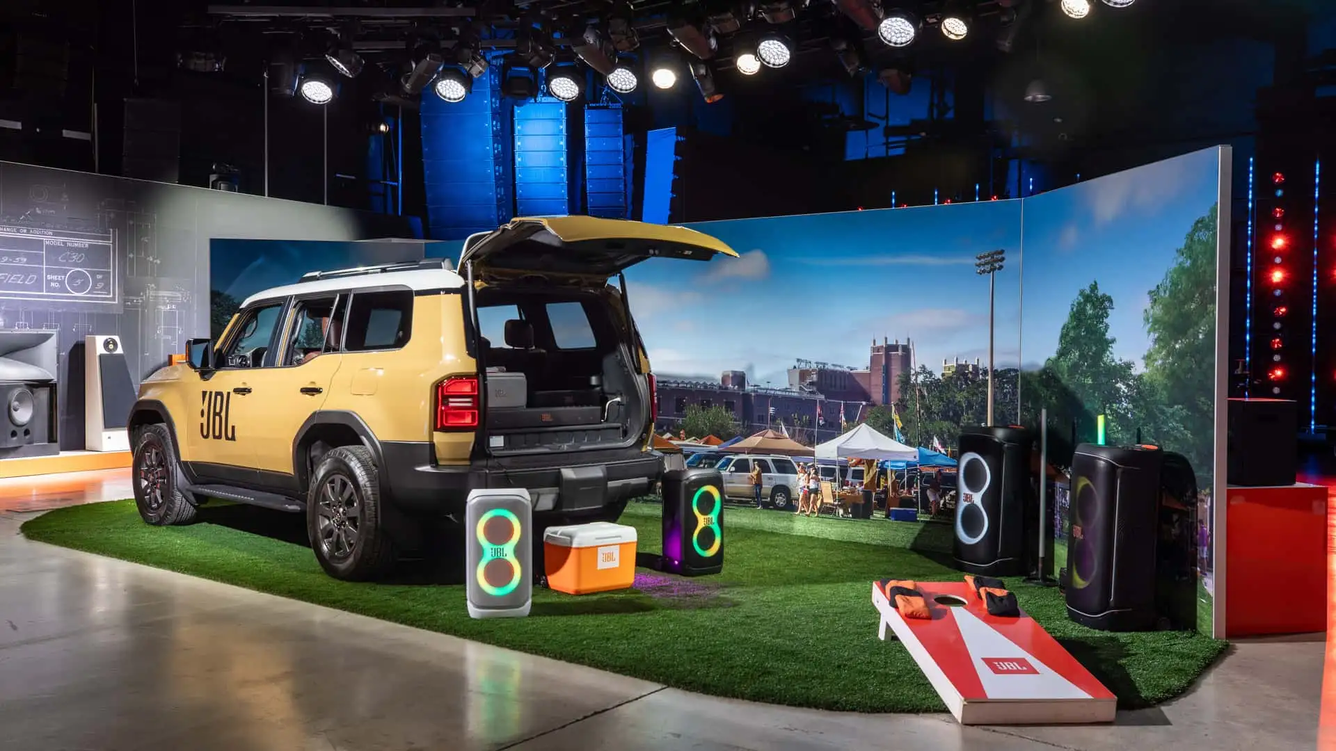 https://cdn.motor1.com/images/mgl/P3B9mK/s1/jbl-northridge-tour.webp