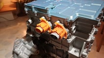 Renault Twingo Electric (2026): Die Stromanschlüsse der Power Distribution Unit versorgen den Klimakompressor bzw. den PTC-Heizer für den Innenraum