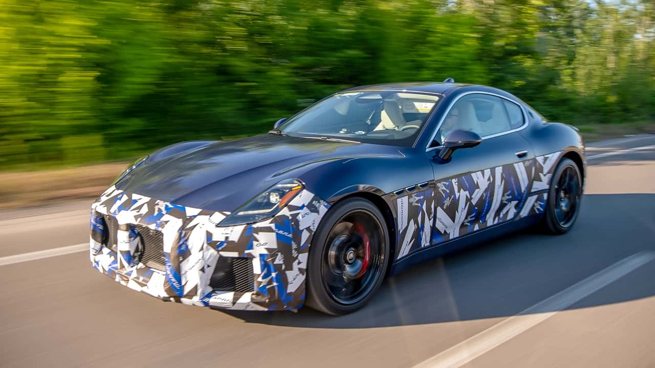 Maserati zeigt ganz offiziell getarnte Fahrzeuge